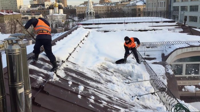 Сплошная очистка крыши в Брянске - ПромАльпСтрой 32